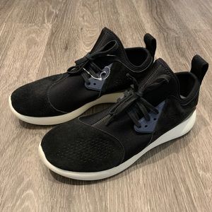 Men’s Nike Lunarcharge Shoes 10.5